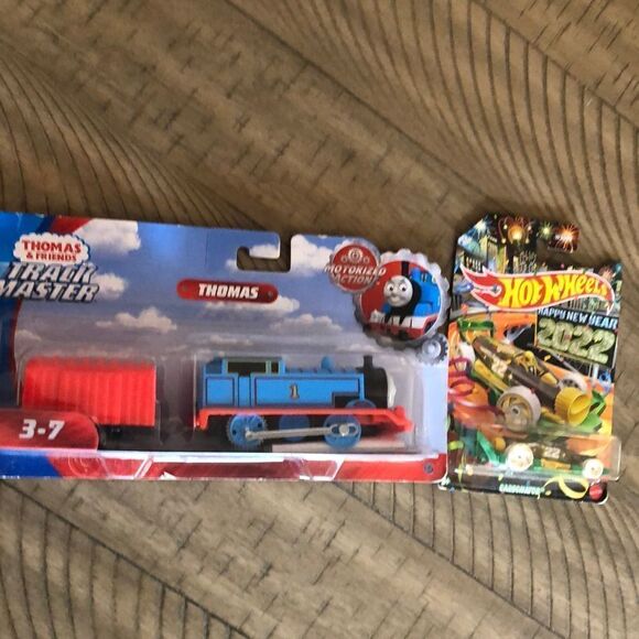 Thomas #1 Track Master Motorized Train 🚂 & a 2022 HappyNewYear collectible 🚗 - Picture 3 of 17